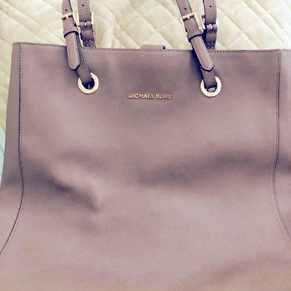 Michael Kors taupe purse. Like New
